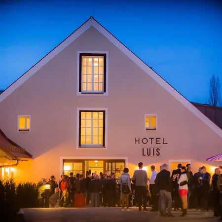 Luis Stadl 酒店