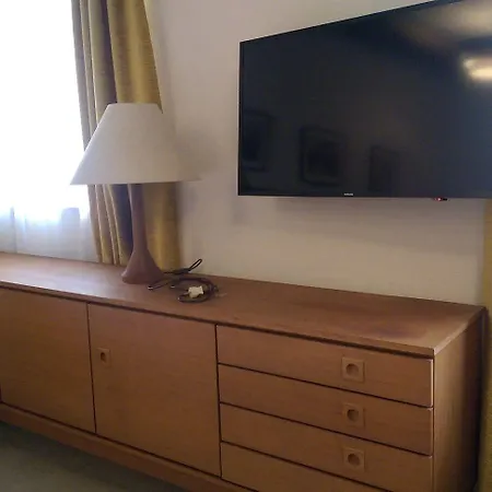 酒店 Luis Stadl 2*